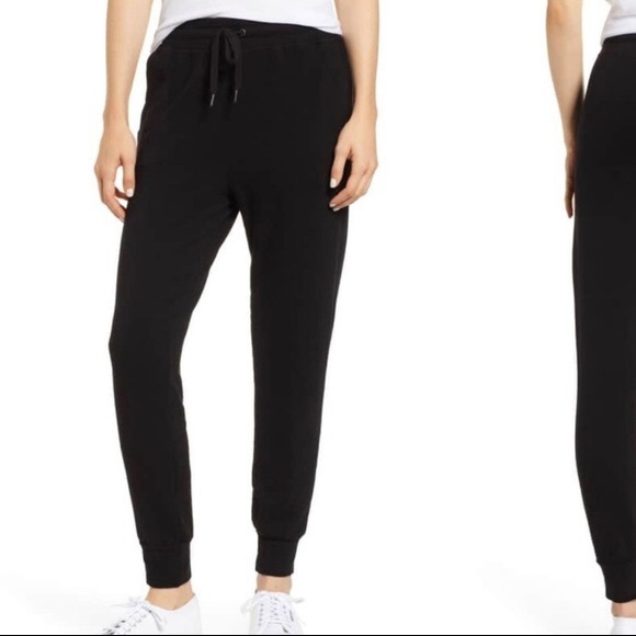 jogger with zipper ankle